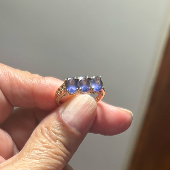 Jewelry - Elegant Gold and Purple Women's Ring